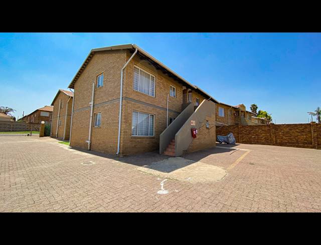 2 BEDROOM SECTIONAL TITLE FOR SALE IN KENLEAF